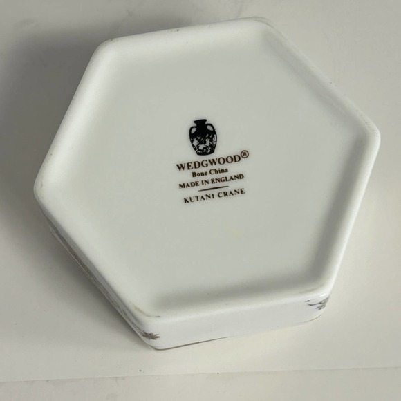 Wedgewood Bone China Trinket Box/ powder box. Kutani Crane Made in England. - Picture 8 of 8